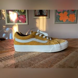 Worn Once Vans Corduroy Old School Skateboarding Shoes 7.5 Men’s 9.0 Womens